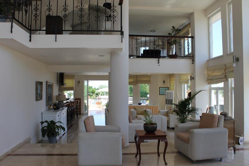The Prince Inn Hotel & Villas Agios Georgios  Exterior foto