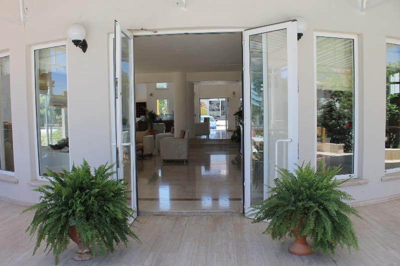 The Prince Inn Hotel & Villas Agios Georgios  Exterior foto